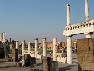 Pompeje - kolumnowy portyk Forum