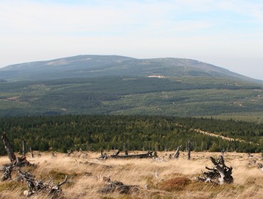 Góry Izerskie-Smrek i Stog Izerski (fot. Hydrus - Wikipedia)