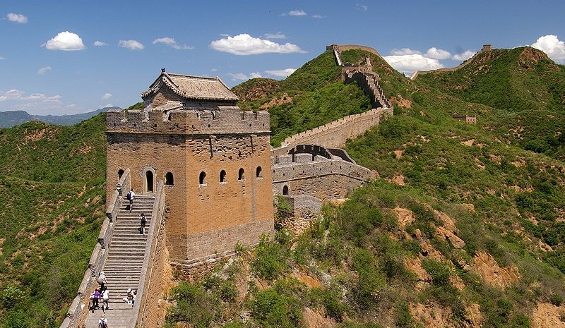 Wielki mur Chiński (fot. Jakubhal - Wikipedia)