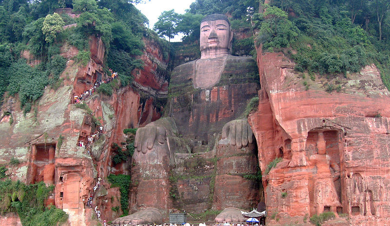 Budda z Leshan (fot. Karelj - Wikipedia)