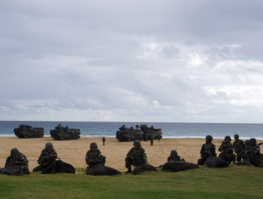 Większa część obszaru Barking Sands Beach należy do Pacific Missile Range