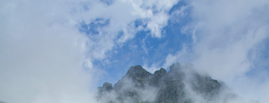 Słowackie góry i przytulne schronisko u ich stóp. Źródło: www.tatraphotographyworkshop.com