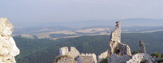 Ruiny zamku w Čachticach gdzie mieszkała wampirzyca Elżbieta Batory