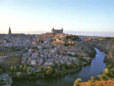 Toledo to oddalone o 70 km od Madrytu zabytkowe miasto