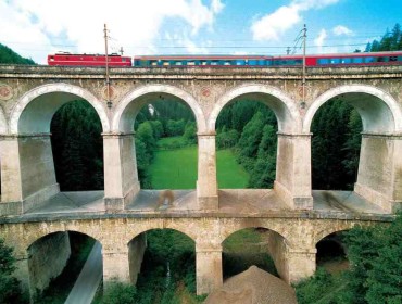 Solidna konstrukcja Semmeringbahn liczy już ponad 150 lat. Źródło: www.heute.at