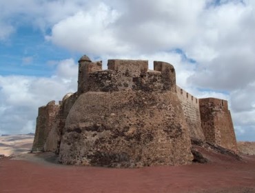 Castillo de Santa Barbara na wulkanie Guanapay Źródło: www.todopueblos.com