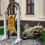 Złote Runo i strzegący je smok - piękna ilustracja mitu o Jazonie i Argonautach. Źródło: www.2do2go.ru