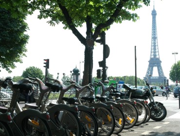 Velib to publiczny system wypożyczania rowerów w Paryżu