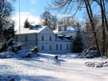 Pałac w Warce zimą. Źródło: www.muzeumpulaski.pl