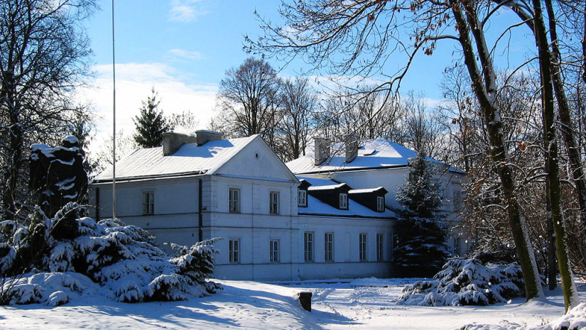Pałac w Warce zimą. Źródło: www.muzeumpulaski.pl