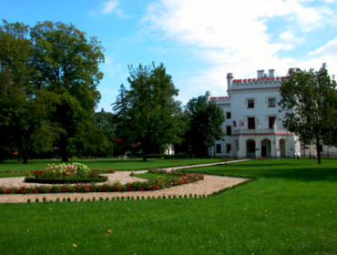 Pałac w Starejwsi to teraz ośrodek szkoleniowy NBP. Źródło: www.starawies.nbp.pl