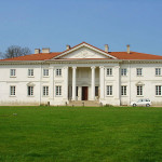 Klasycystyczny pałac w Korczewie. Źródło: www.korczew.pl