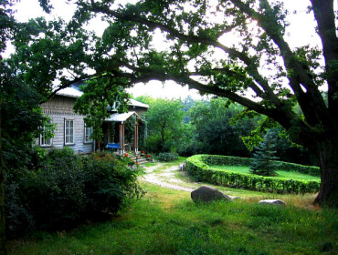 Dworek w Radachówce i jego ogród zachwycają sentymentalnym klimatem. Źródło: www.edukacjaregionalna.republika.pl