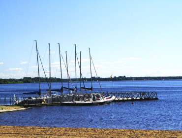 Białobrzegi nad Zalewem Zegrzyńskim. Źródło: www.promenadacountry.pl/