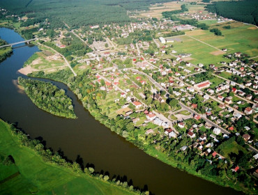 Widok z lotu ptaka na Brok i Bug. Źródło: www.brok.pl