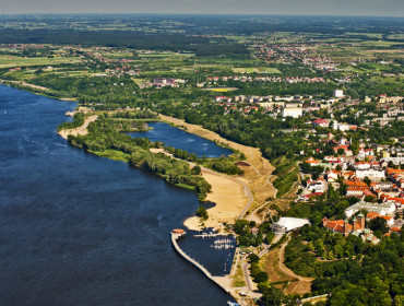 Płock z lotu ptaka. W samym środku