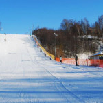Stok narciarski w Sulowie pod Kraśnikiem jest bardzo szeroki (źródło: www.stok-sulow.pl)
