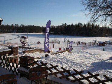 Białe szaleństwo w pensjonacie Sielanka w Wydminach niedaleko Giżycka (źrodło: www.skimazury.pl)