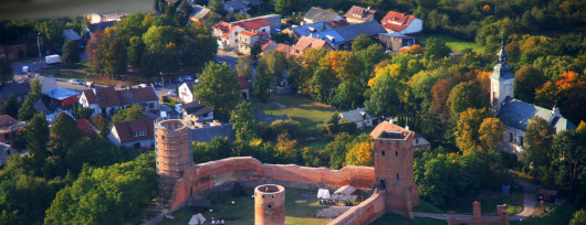 Widok z lotu ptaka na zamek w Czersku