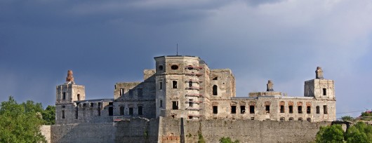 Monumentalny zamek Krzyżtopór w Ujeździe to architektoniczny majstersztyk