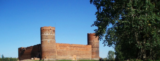 Widok na zamek w Ciechanowie od strony rzeki Łydynii (źródło: www.zamek-ciechanow.pl)