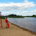 Na plaży nad Pilicą w Białobrzegach ratownicy już przygotowani (źródło: www.echodnia.eu)