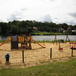 Plac zabaw dla dzieci na plaży w Iłży (źródło: www.ilza.pl)