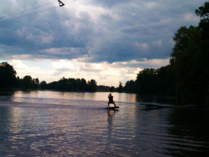 Stawy Stefańskiego to jedyne miejsce w Łodzi, gdzie można uprawiać wakeboarding