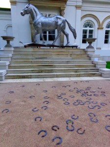 Koń to często pojawiający się motyw wśród rzeźb zgromadzonych w Orońsku
