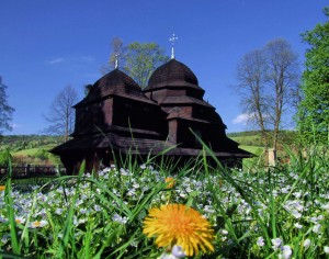 Bojkowska cerkiew w Równi to jedna z nielicznych świątyń kopułowych w Polsce zaprojektowanych na planie trójdzielnym. Pochodzi z początku XVIII w. Całe wyposażenie cerkwi, łącznie z ikoną Matki Boskiej